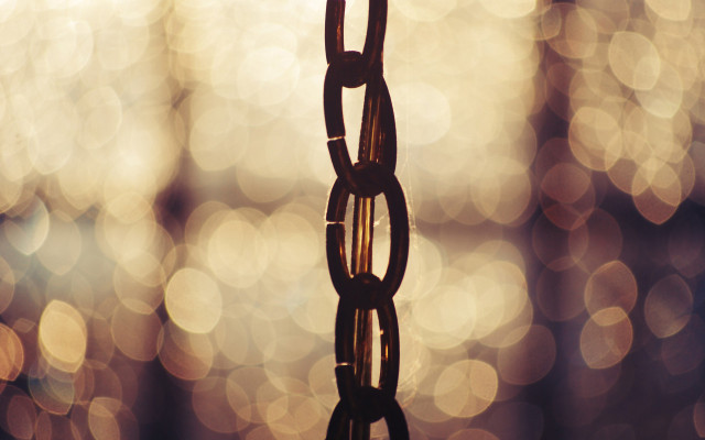 Chain hanging blurry lights bokeh free wallpaper for desktop - medium preview image