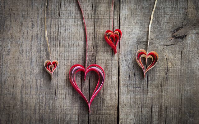 Red hearts hanging wooden strings free wallpaper for desktop - medium preview image