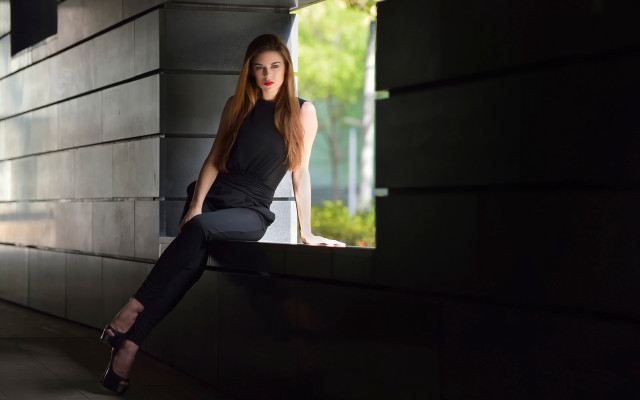 Woman sitting ledge fashion portrait free wallpaper for desktop - medium preview image