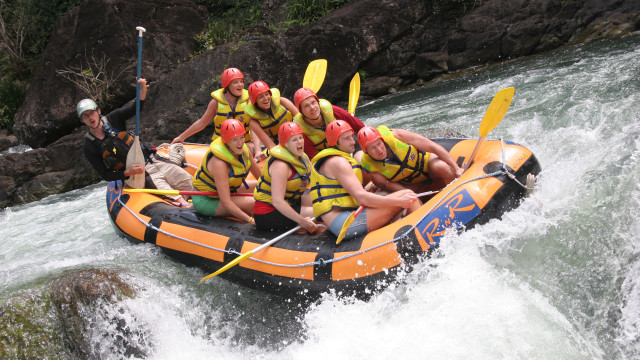 Raft ride river rapids group free wallpaper for desktop - medium preview image