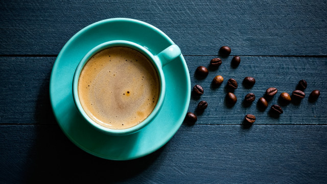 Coffee beans spoon morning minimalism free wallpaper for desktop - medium preview image