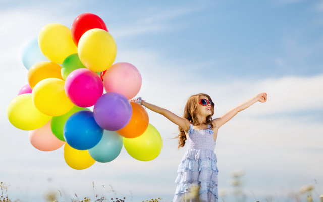 Girl dress balloons flower field free wallpaper for desktop - medium preview image