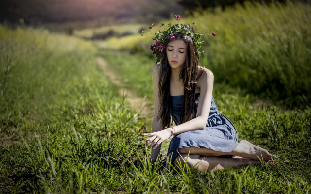 Woman field flower crown portrait free wallpaper for desktop - medium preview image