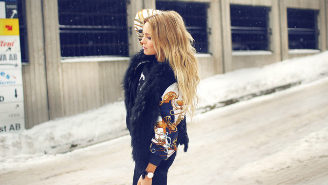 Woman snow street skateboard fur free wallpaper for desktop - medium preview image