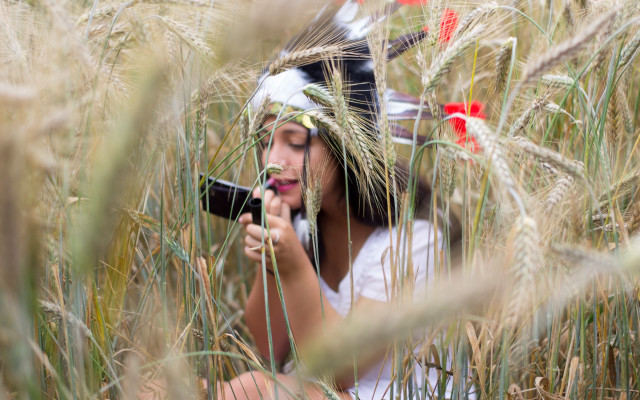 Woman headdress camera wheat field free wallpaper for desktop - medium preview image