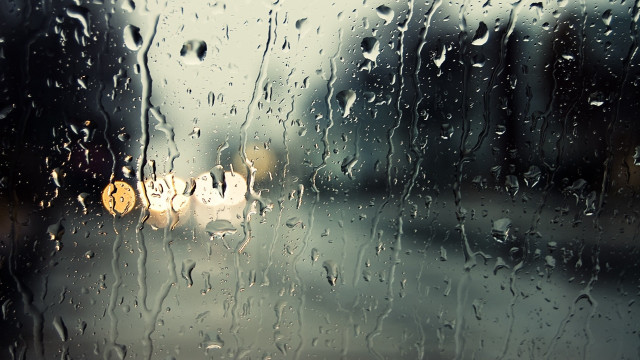 Rain covered window yellow traffic #2 free wallpaper for desktop - medium preview image
