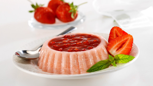 Dessert plate strawberries spoon pastel free wallpaper for desktop - medium preview image