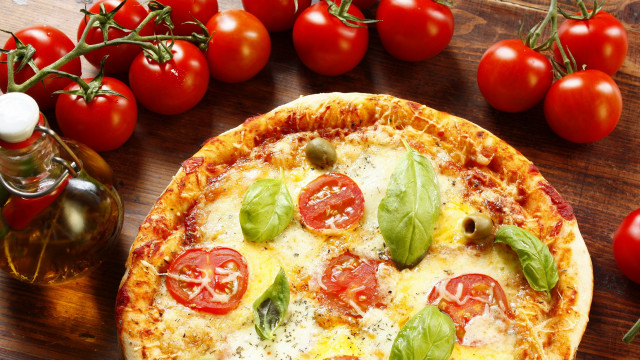 Pizza tomatoes basil oliveoil cherrytomatoes free wallpaper for desktop - medium preview image