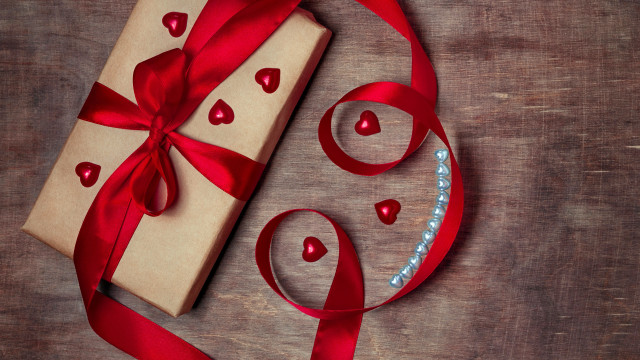 Wrapped present red ribbon bow free wallpaper for desktop - medium preview image