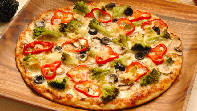 Pizza broccoli peppers mushrooms wooden free wallpaper for desktop - medium preview image