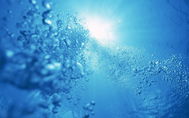 Blue ocean bubbles sunshine underwater free wallpaper for desktop - medium preview image