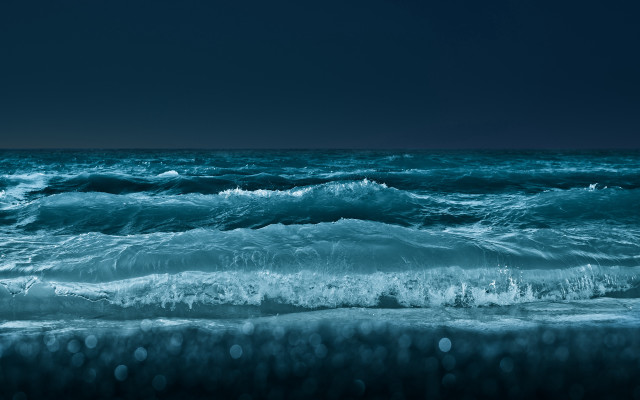 Dark blue ocean waves shore free wallpaper for desktop - medium preview image