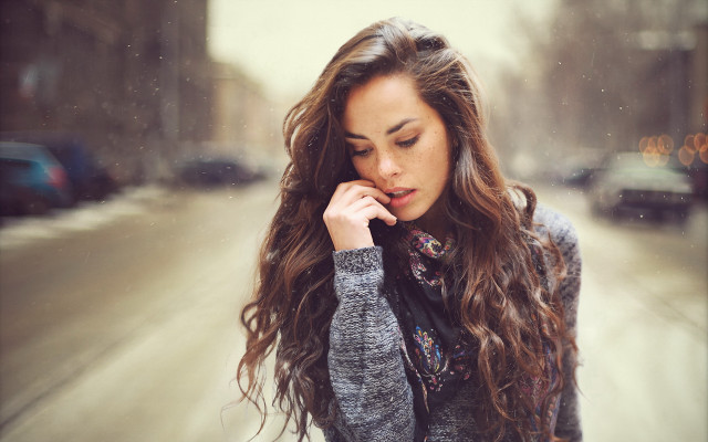 Woman longhair snowy city phone free wallpaper for desktop - medium preview image