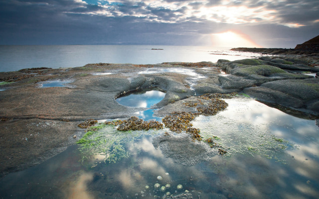 Rock formation hole water sun free wallpaper for desktop - medium preview image