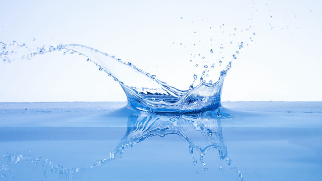 Blue water splash gradient ocean free wallpaper for desktop - medium preview image