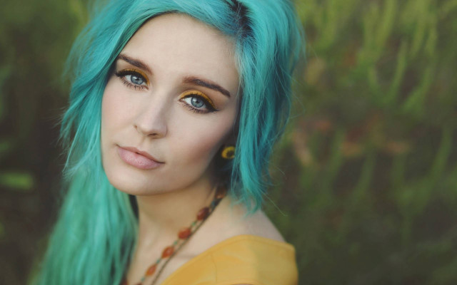 Blue green hair necklace earrings free wallpaper for desktop - medium preview image