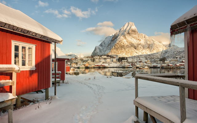Red house mountain snow bench free wallpaper for desktop - medium preview image