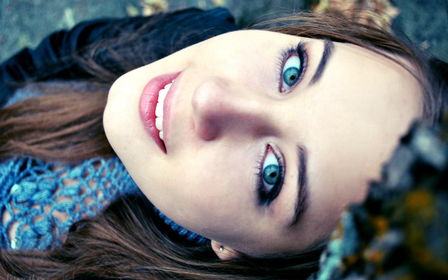 Araceli gilbert blue eyes head free wallpaper for desktop - medium preview image