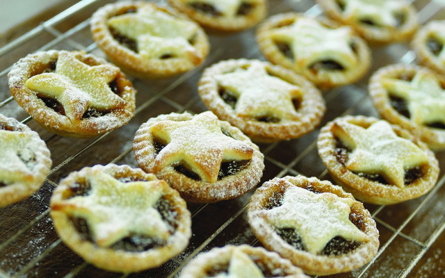 Small pies on rack powdered free wallpaper for desktop - medium preview image