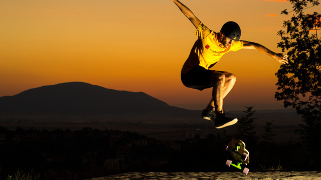 Man jumping skateboard watching autumn free wallpaper for desktop - medium preview image