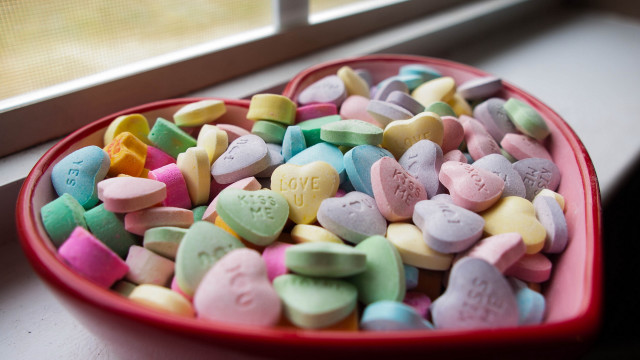 Heart bowl candy hearts window free wallpaper for desktop - medium preview image