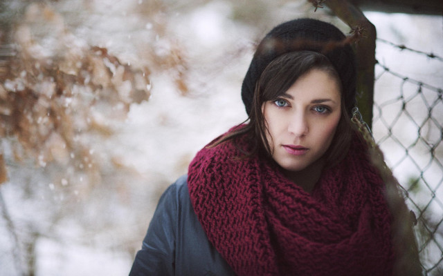 Woman scarf hat snow fence free wallpaper for desktop - medium preview image