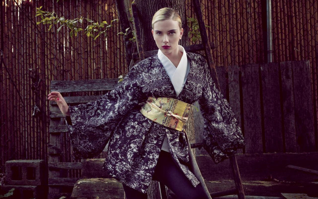 Woman kimono street cane chair free wallpaper for desktop - medium preview image