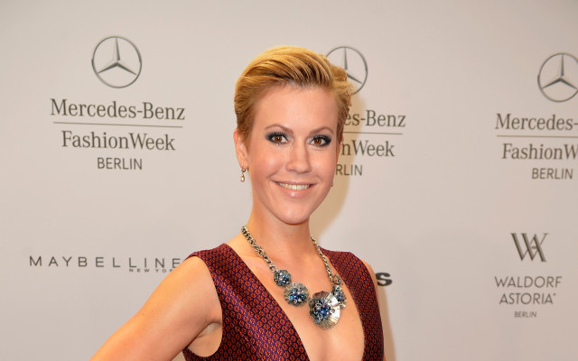 Woman red dress smiling fashion free wallpaper for desktop - medium preview image