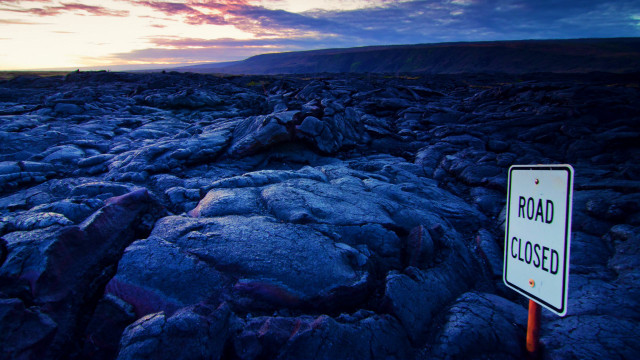Road closed sign rocky field free wallpaper for desktop - medium preview image