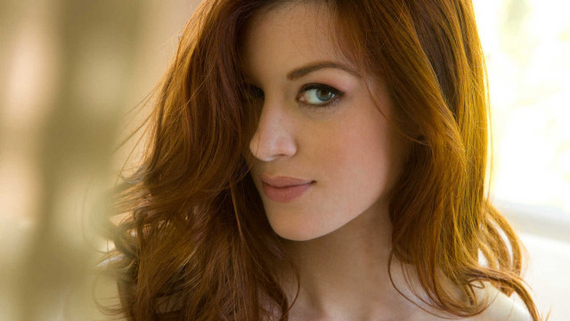 Leesha hannigan red haired portrait free wallpaper for desktop - medium preview image