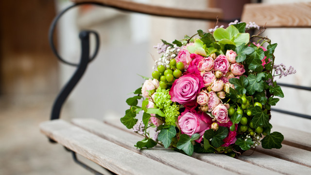 Bouquet flowers bench building romanticism free wallpaper for desktop - medium preview image