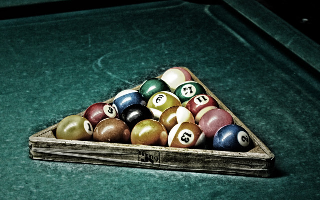 Pool table triangle eightballs raytraced free wallpaper for desktop - medium preview image