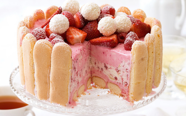 Cake slice strawberries powdered sugar free wallpaper for desktop - medium preview image