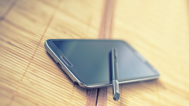 Samsung note edge phone wooden free wallpaper for desktop - medium preview image