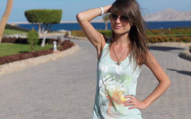 Woman sunglasses lake palm pastel free wallpaper for desktop - medium preview image