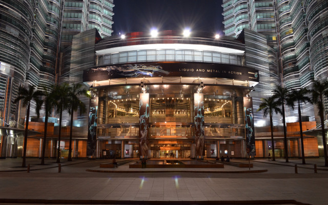 Large building fountain architecture cityscape free wallpaper for desktop - medium preview image