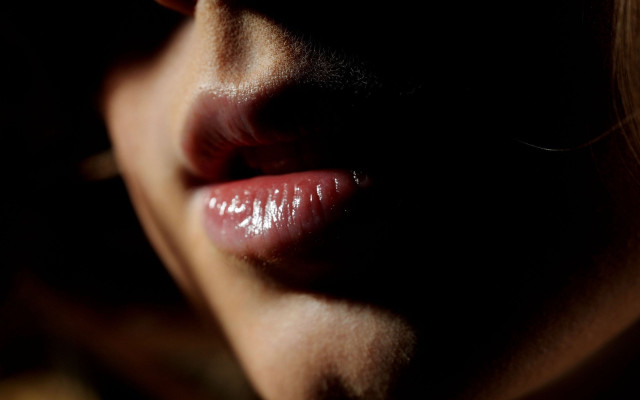 Woman lips flashlight light raytrace free wallpaper for desktop - medium preview image