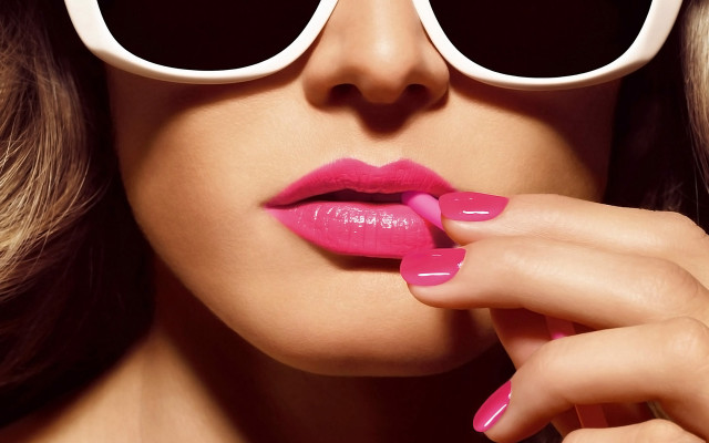 Woman pink lipstick sunglasses popart free wallpaper for desktop - medium preview image