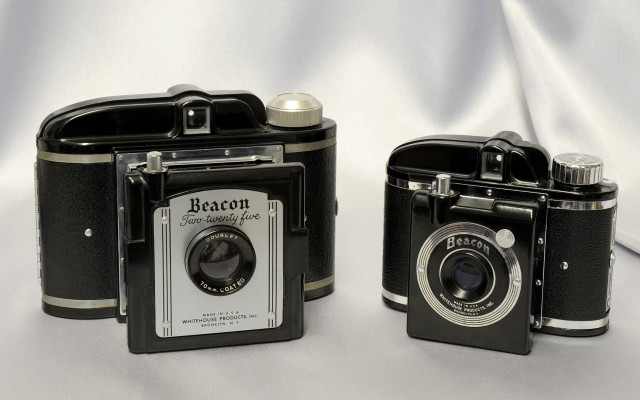 Two old fashioned cameras black free wallpaper for desktop - medium preview image