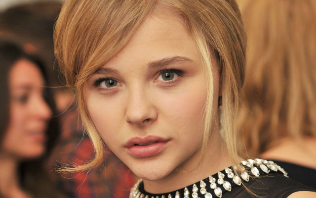 Serious asian woman necklace photorealistic free wallpaper for desktop - medium preview image