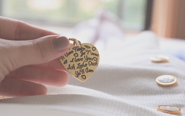 Heart keychain coins tattoo blurry free wallpaper for desktop - medium preview image