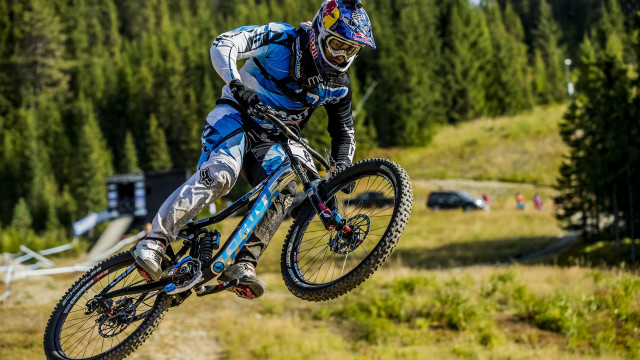 Man bike hill dirt bike free wallpaper for desktop - medium preview image