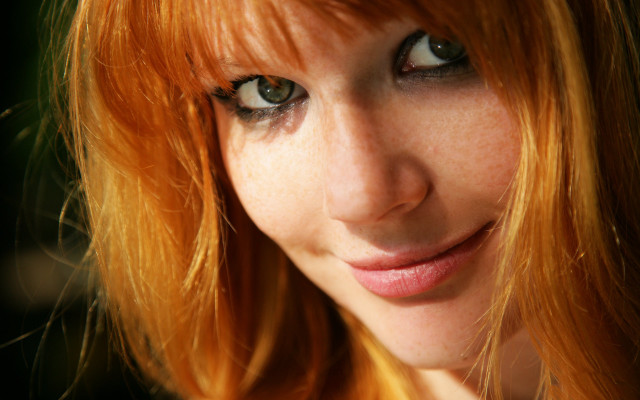 Redhair blueeyes smile woman portrait free wallpaper for desktop - medium preview image