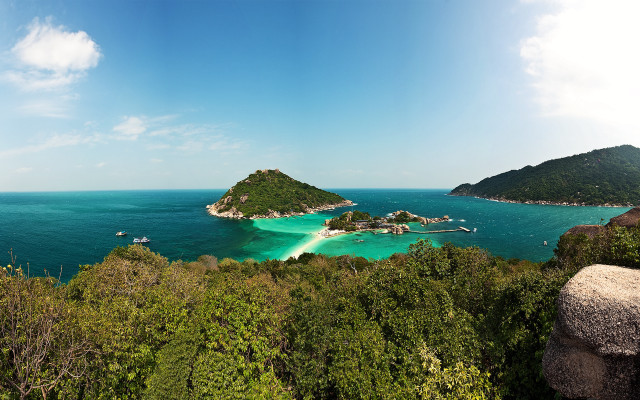 Tropical island lagoon beach boat free wallpaper for desktop - medium preview image