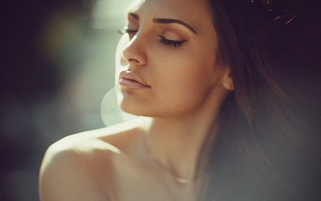 Woman long hair necklace serious free wallpaper for desktop - medium preview image