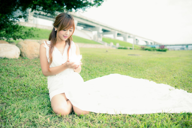 Woman white dress grass cell free wallpaper for desktop - medium preview image