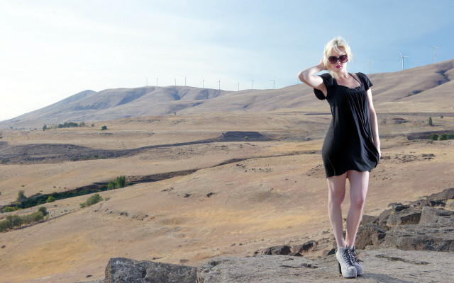 Woman black dress desert mountains free wallpaper for desktop - medium preview image