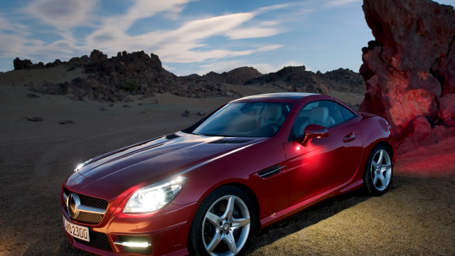 Red car desert rock formation free wallpaper for desktop - medium preview image