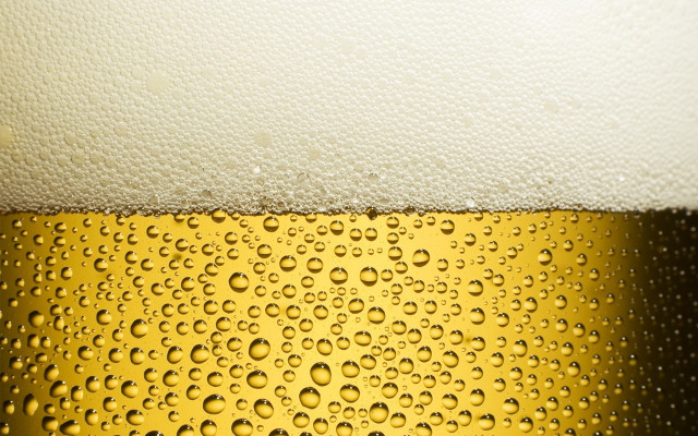 Beer glass waterdrops yellow white free wallpaper for desktop - medium preview image