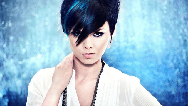 Blue hair woman kimono snowing free wallpaper for desktop - medium preview image